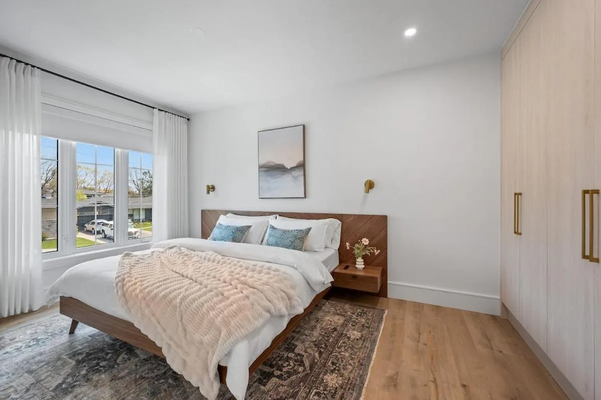 Modern Charm A Luxe 2 Bedroom 미시소거 0*,