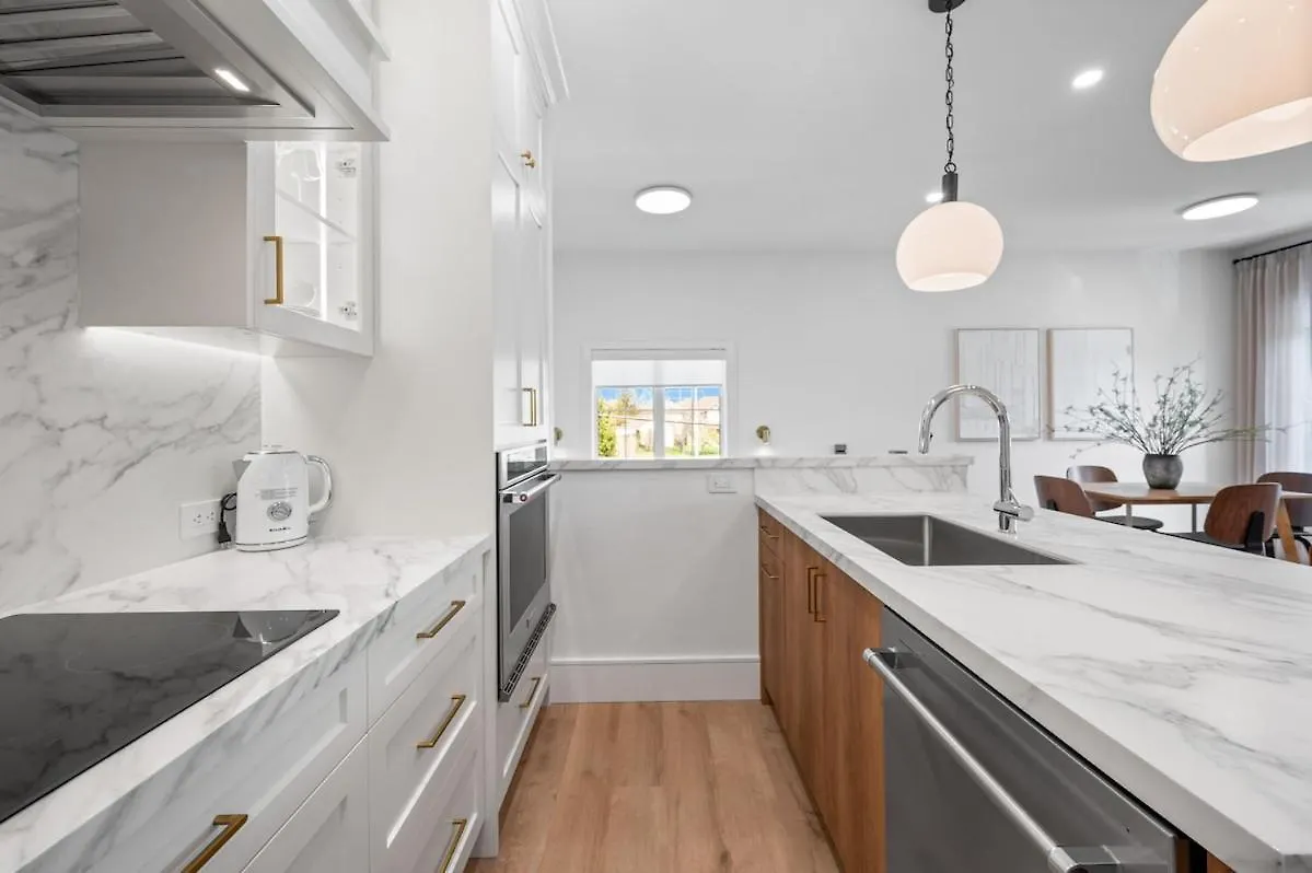 아파트 Modern Charm A Luxe 2 Bedroom 미시소거